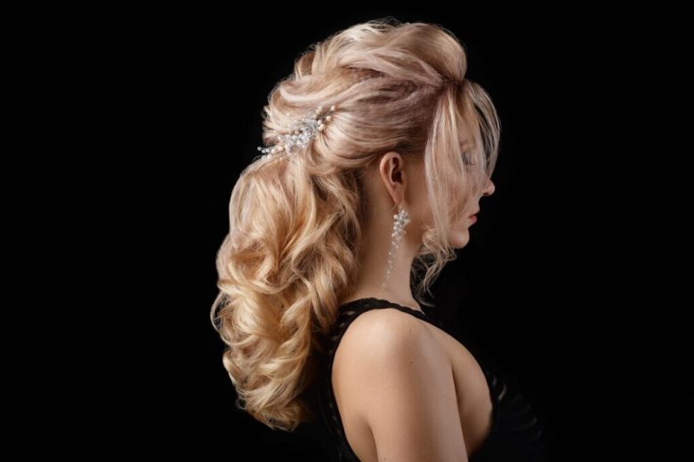 charming-lady-has-nice-hairdo_8353-7609